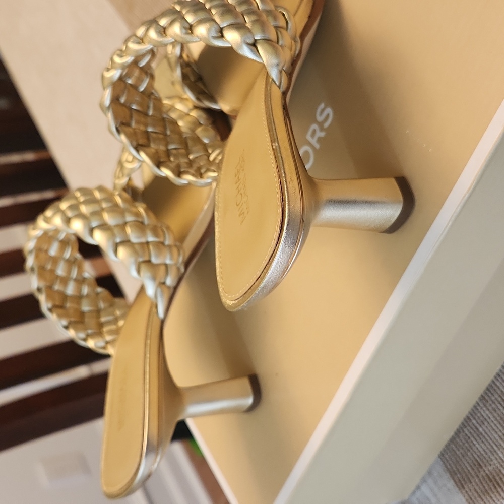 Michael Kors Nadia Pale Gold Woven Sandals - Picture 2 of 7